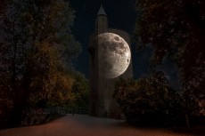 A full moon on the water tower on the Gentpoortvest.